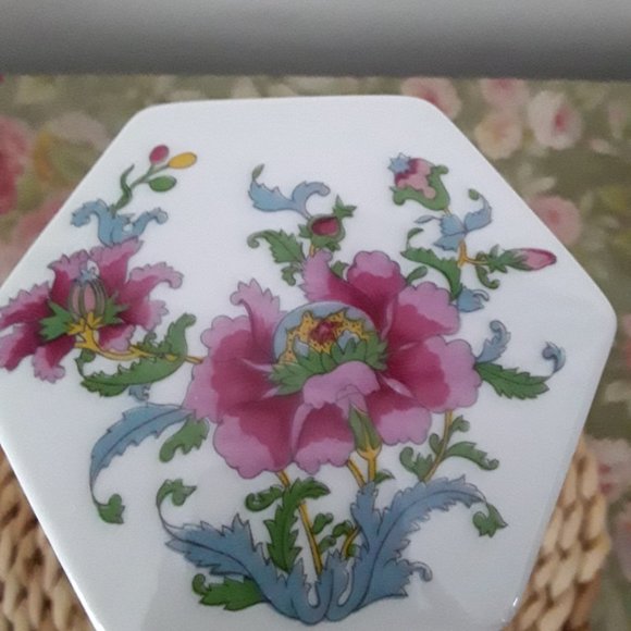 Vintage ELIZABETH ARDEN Lidded Ceramic Container - Vanity Tray - Picture 2 of 5